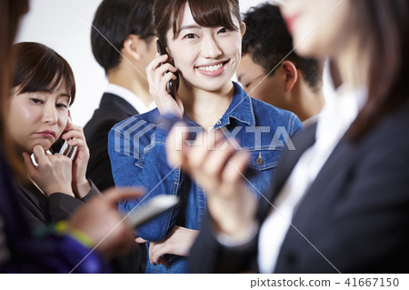 女性朋友智能手機 41667150