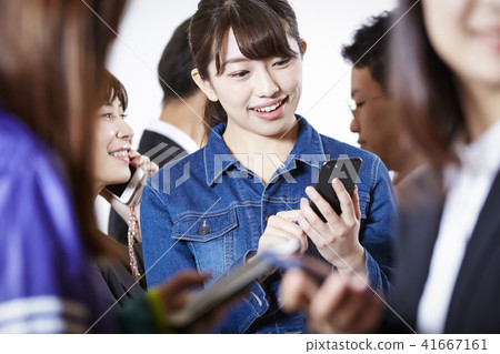 女性朋友智能手機 女性朋友智能手機 41667161