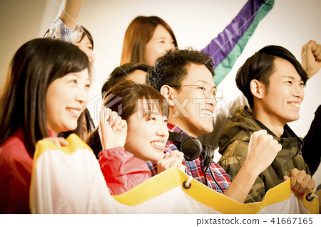 Men and women rise 41667165