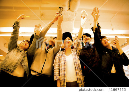 Men and women rise Men and women rise 41667553