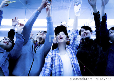 Men and women rise 41667682