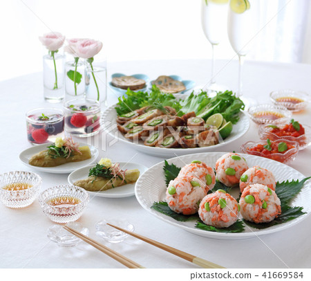 Salmon and Edami bean sushi Salmon and Edami bean sushi 41669584