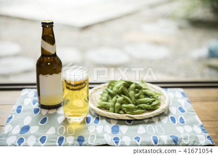 邊緣的啤酒和毛豆 41671054