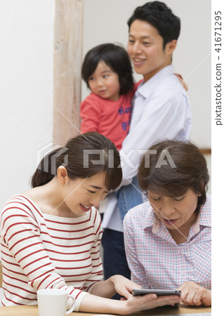 第三代家庭形象 第三代家庭形象 41671295