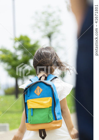 Father and daughter 41671801