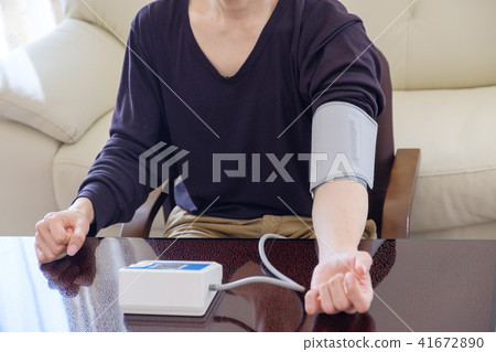 Men measuring blood pressure Men measuring blood pressure 41672890