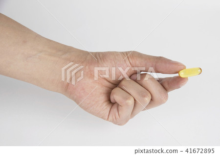 A person holding a pill in his hand 41672895