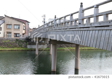 A bridge 41673015