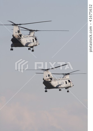 海軍陸戰隊飛機飛行形成藍天CH  -  46E Seaite運輸直升機 41675632