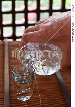 Full of cold sake 41676595