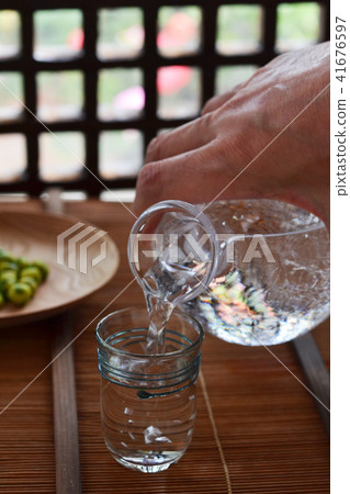 Full of cold sake 41676597