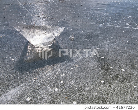Charming winter sun hiden behind pice of clear ice Charming winter sun hiden behind pice of clear ice 41677220