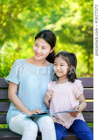 Mom and child reading, mother and daughter Mom and child reading, mother and daughter 41677372