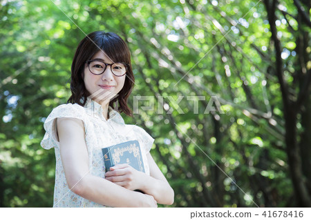 Reading Lifestyle Walk Walk Walk Portrait Woman Fresh Green Reading Lifestyle Walk Walk Walk Portrait Woman Fresh Green 41678416