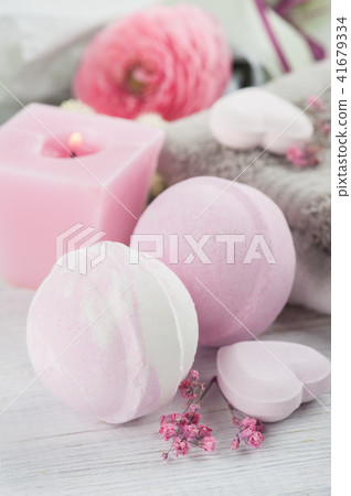 SPA composition with bath bombs 41679334