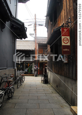 Back alley of Nagahama's Hokuriku Highway Back alley of Nagahama's Hokuriku Highway 41679569