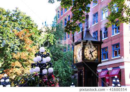 Vancouver steam clock and cityscape Vancouver steam clock and cityscape 41680354
