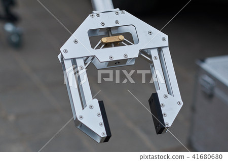 Capture-robot arm for mine clearance Capture-robot arm for mine clearance 41680680
