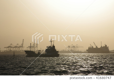 A ship of a harbor anchored at the twilight 41680747