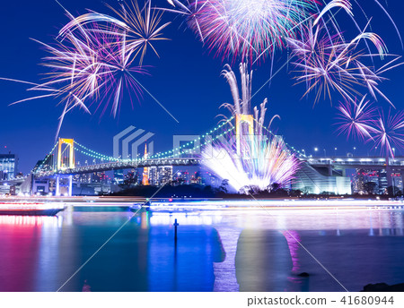 Odaiba Rainbow Fireworks 41680944