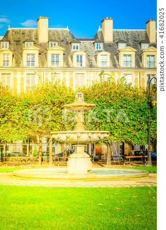 Place de Vosges, Paris Place de Vosges, Paris 41682025