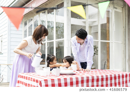 Family image 41686579