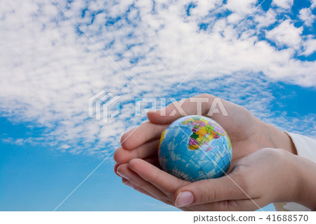 Hand holding a little model  globe  in hand 41688570