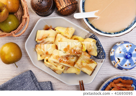 Egg pancake 41693095