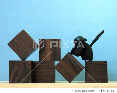 I try my hardest catch image Obstacles in a wooden cube cross a challenge obstacle I try my hardest catch image Obstacles in a wooden cube cross a challenge obstacle 41695053