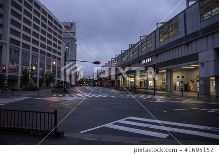 Hankyu Sone station, landscape in the early morning station in the rain Hankyu Sone station, landscape in the early morning station in the rain 41695152