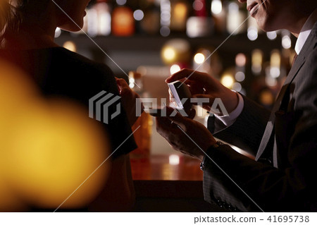 Men and women drinking at the bar 41695738