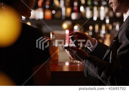 Men and women drinking at the bar 41695792