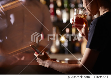 Women drinking in a bar 41695831