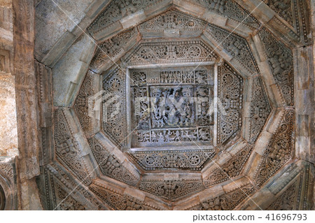 ceiling of Navaranga Mandapa Parshvanatha Basadi  41696793