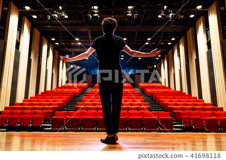 Male acting 41698118