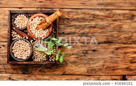 Chickpeas, the basis of vegetarian cuisine Chickpeas, the basis of vegetarian cuisine 41698181