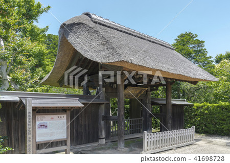 The mountain gate of Jogaku-ji (Kamakura-shi Oboe) 41698728