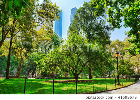 Madison Square Park on 5th Avenue.New York 41699679