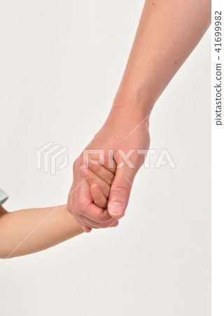 Parents and children holding hands 41699982