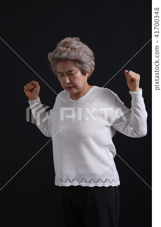 亞洲女性的面部表情，高級，中年，老人，祖母，特寫，疼痛，疾病，悲傷，疼痛，健康 41700348