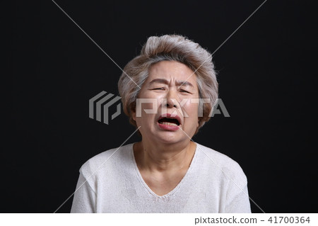 亞洲女性的面部表情，高級，中年，老人，祖母，特寫，疼痛，疾病，悲傷，疼痛，健康 41700364