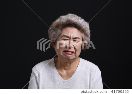 亞洲女性的面部表情,高級,中年,老人,祖母,特寫,疼痛,疾病,悲傷,疼痛,健康 亞洲女性的面部表情,高級,中年,老人,祖母,特寫,疼痛,疾病,悲傷,疼痛,健康 41700365