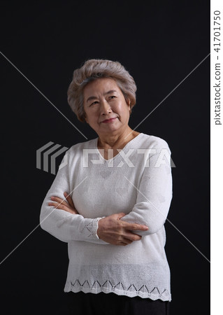 亞裔婦女的表情,資深,中年,老人,祖母,特寫鏡頭,笑,幸福,情感,健康 亞裔婦女的表情,資深,中年,老人,祖母,特寫鏡頭,笑,幸福,情感,健康 41701750