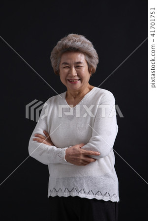 Asian woman's facial expression, senior, middle-aged, elderly, grandmother, close-up, laughing, happiness, emotion, health 41701751