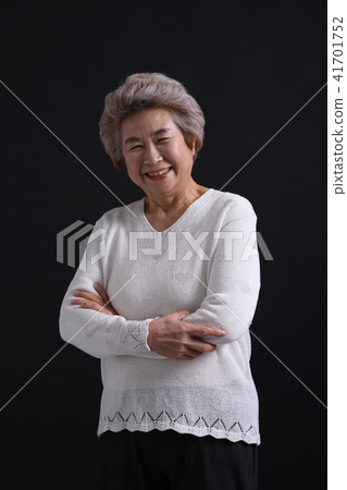 Asian woman's facial expression, senior, middle-aged, elderly, grandmother, close-up, laughing, happiness, emotion, health 41701752