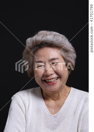 亞裔婦女的表情,資深,中年,老人,祖母,特寫鏡頭,笑,幸福,情感,健康 亞裔婦女的表情,資深,中年,老人,祖母,特寫鏡頭,笑,幸福,情感,健康 41701799