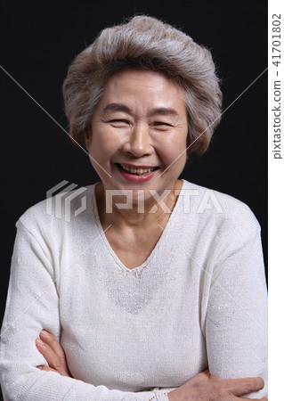 亞裔婦女的表情，資深，中年，老人，祖母，特寫鏡頭，笑，幸福，情感，健康 41701802