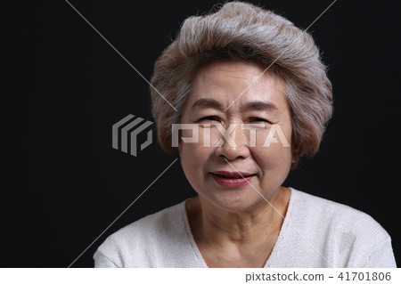 亞裔婦女的表情,資深,中年,老人,祖母,特寫鏡頭,笑,幸福,情感,健康 亞裔婦女的表情,資深,中年,老人,祖母,特寫鏡頭,笑,幸福,情感,健康 41701806