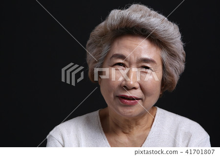 亞裔婦女的表情，資深，中年，老人，祖母，特寫鏡頭，笑，幸福，情感，健康 41701807