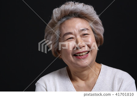 亞裔婦女的表情，資深，中年，老人，祖母，特寫鏡頭，笑，幸福，情感，健康 41701810